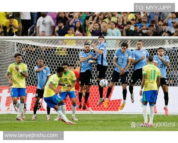 足球明星大丁丁图揭秘球场背后的故事与荣耀瞬间 足球明星大丁丁图揭秘球场背后的故事与荣耀瞬间