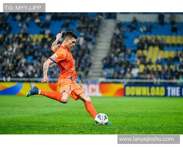 足球明星激情甩球衣瞬间精彩回顾展现运动魅力与热血青春 足球明星激情甩球衣瞬间精彩回顾展现运动魅力与热血青春